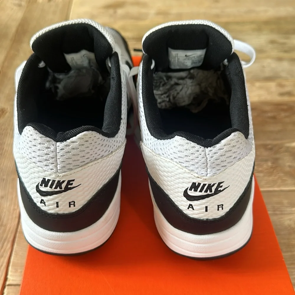 Nike Men’s Athletic Shoes White and Black Air Max Style
